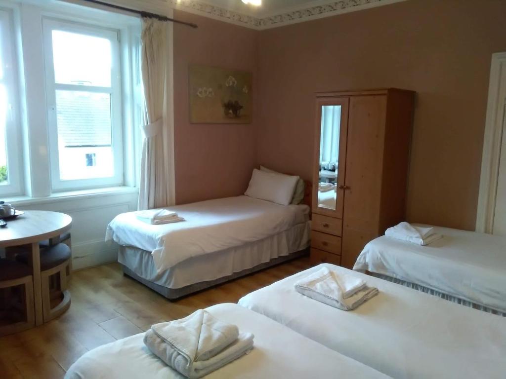 Postel nebo postele na pokoji v ubytování Arbour Guest House