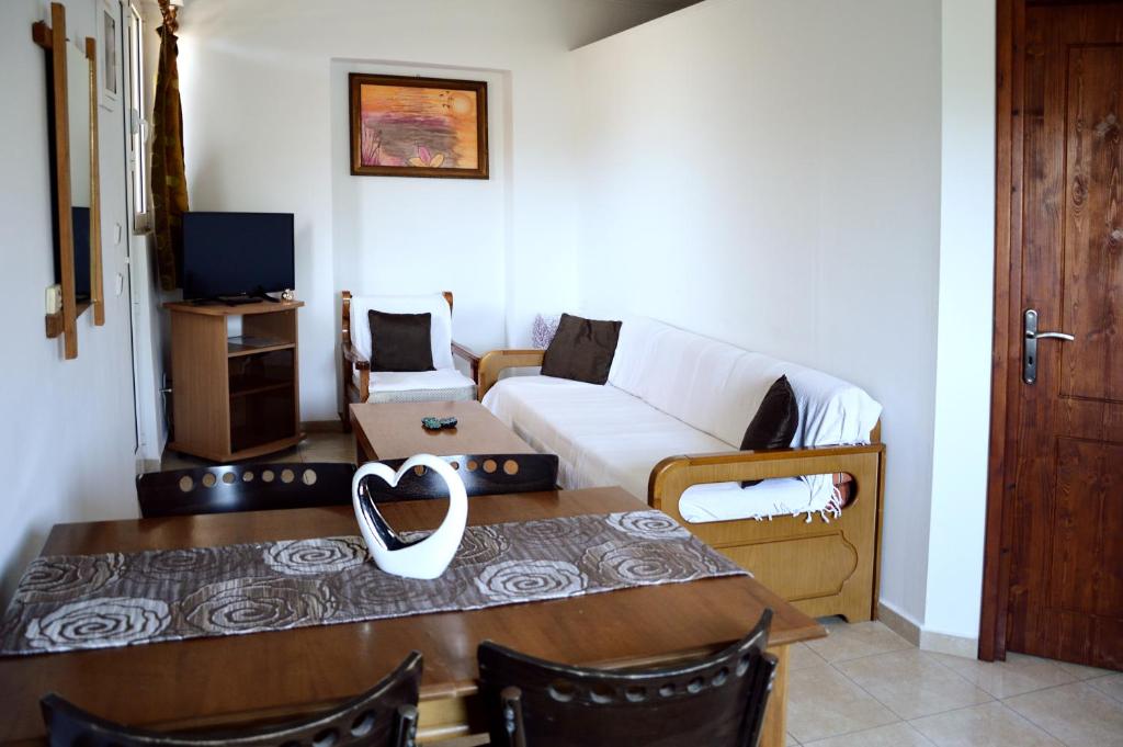 Telewizja i/lub zestaw kina domowego w obiekcie Sky-Line Apartments
