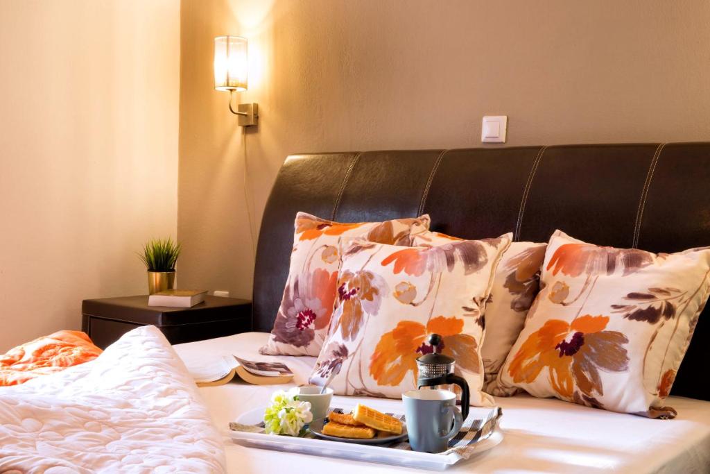 Postel nebo postele na pokoji v ubytování Golden Suites