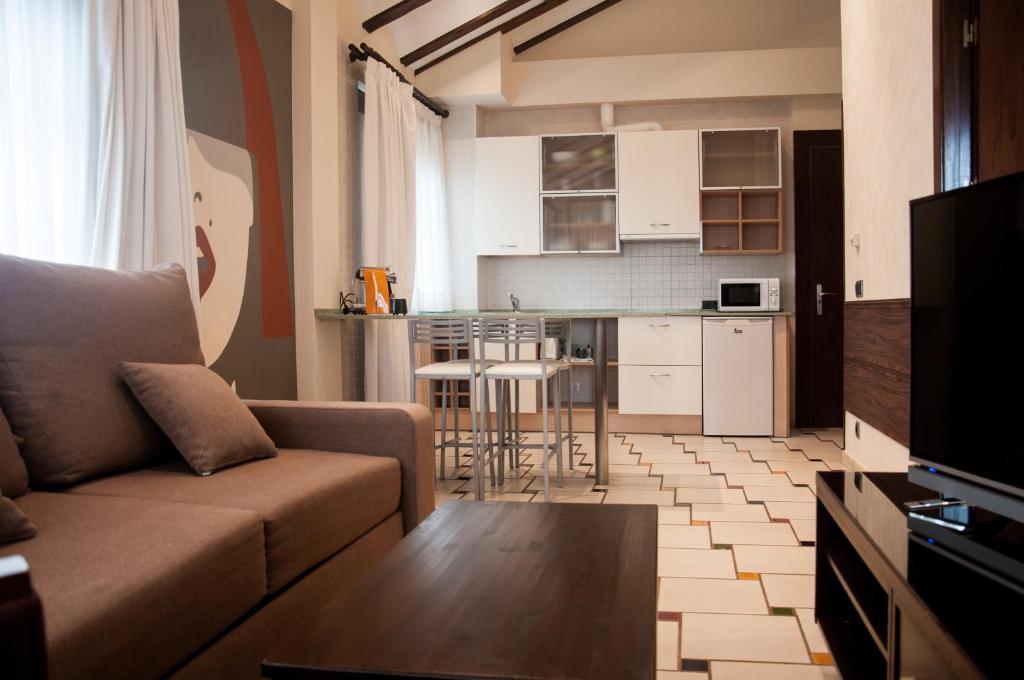 A kitchen or kitchenette at Apartamentos Costa Esmeralda