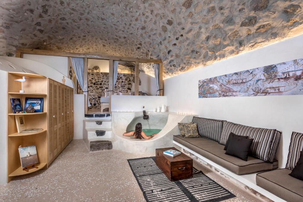 Część wypoczynkowa w obiekcie Canava Villas #1 in Santorini Private Pool