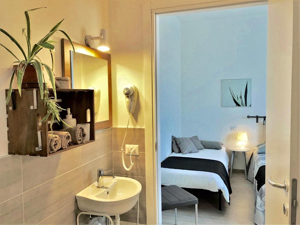 A bed or beds in a room at Gardaselle Holiday Rooms