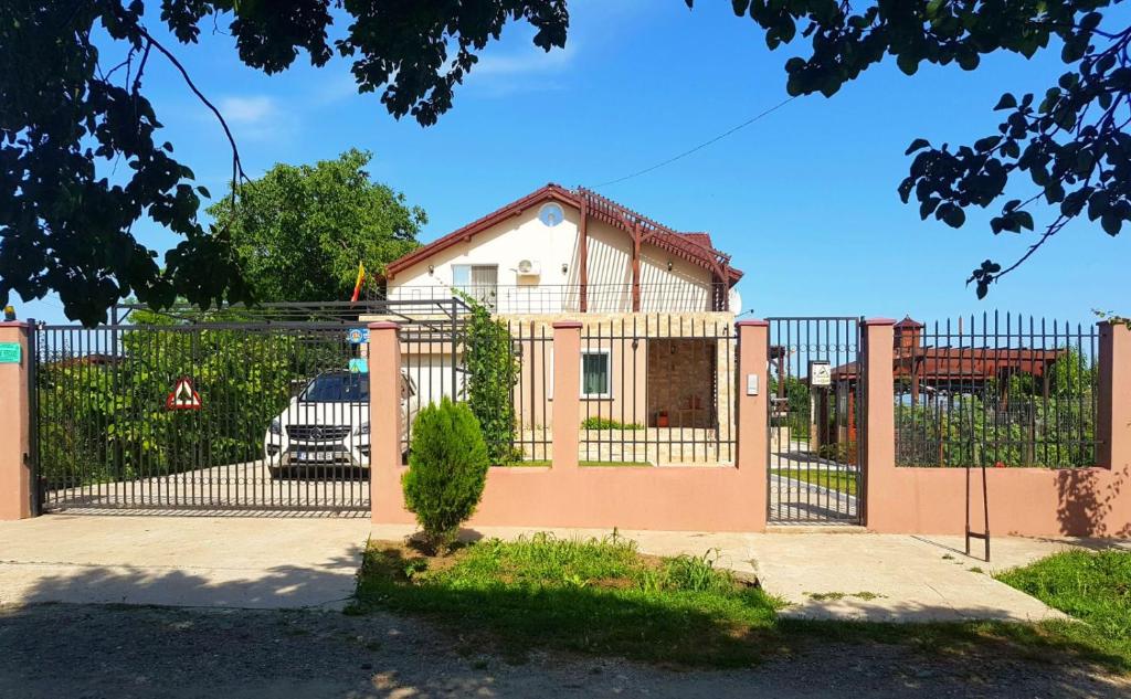 Foto dalla galleria di Nobless Villa a Mereni