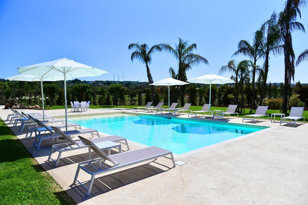Bazén v ubytování Borgo Fiorito Relais nebo v jeho okolí