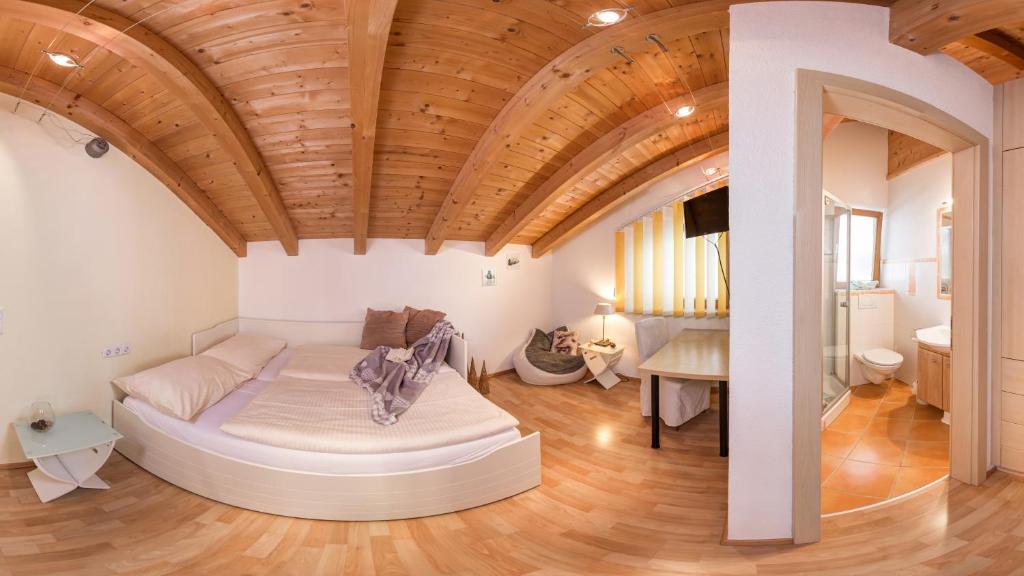 Postel nebo postele na pokoji v ubytování Landvilla Romantika