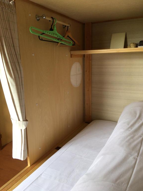 Postel nebo postele na pokoji v ubytování Niseko Tabi-tsumugi Backpackers