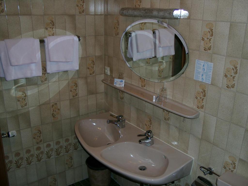 Gasthaus Löwen - Driepersoonskamer Met Eigen Badkamer