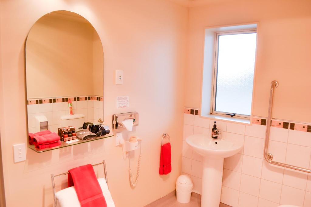 Aspen on King - Resim 13