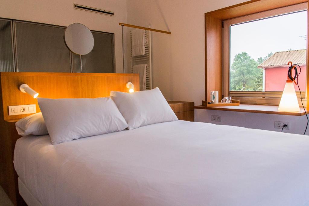 Cama o camas de una habitación en Hotel Bela Fisterra