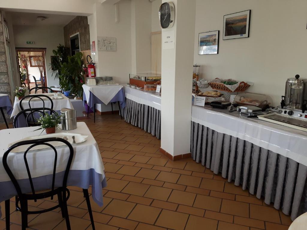 Restaurace v ubytování Hotel Nido D'aquila