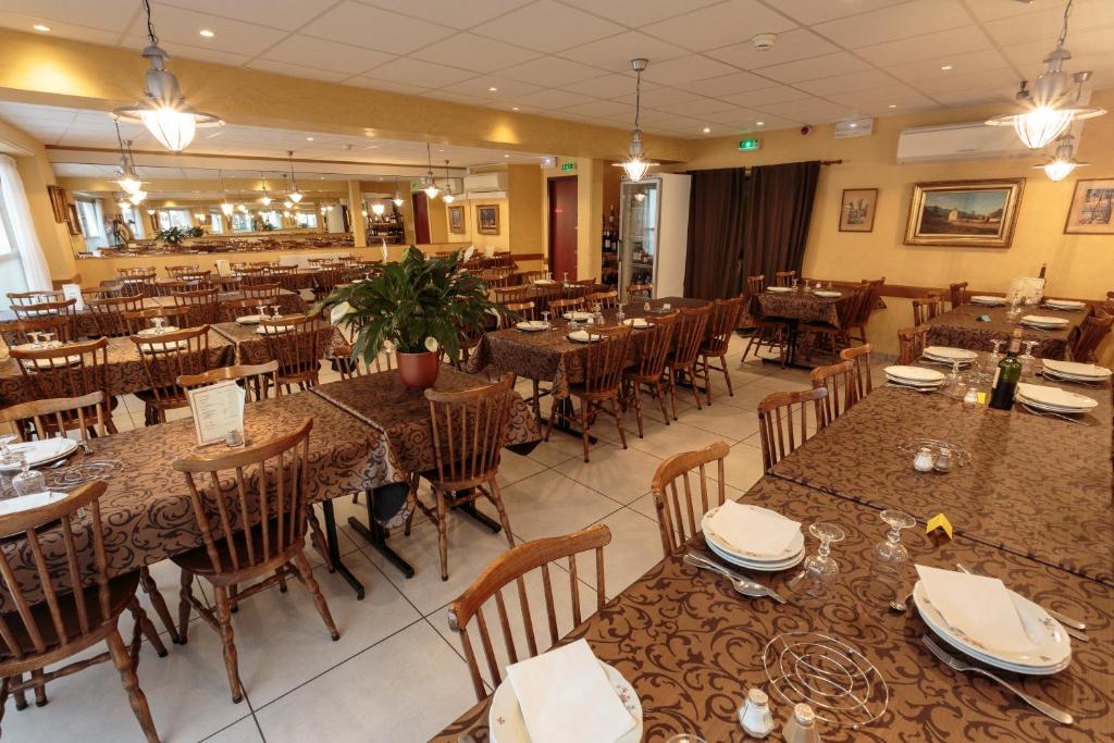 Restaurace v ubytování Hôtel Saint Sébastien