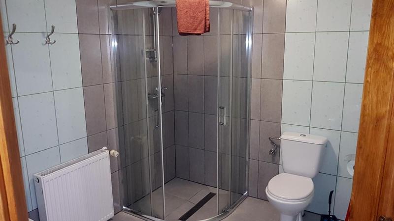 Kúpeľňa v ubytovaní PokojeKajaki DD Swornegacie