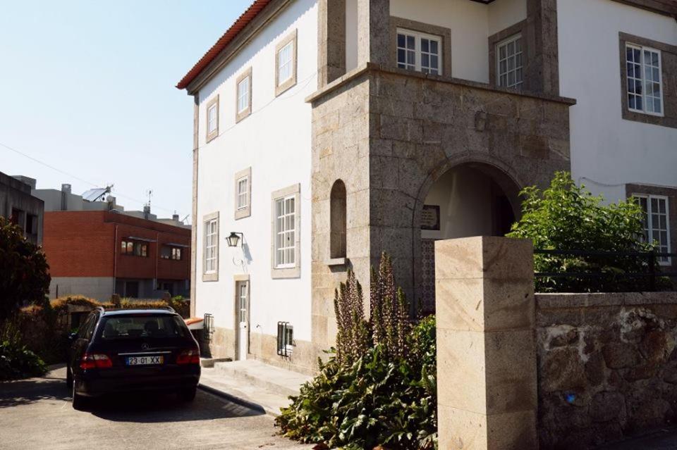 a car parked in front of a building at 100Mordomias in Viana do Castelo