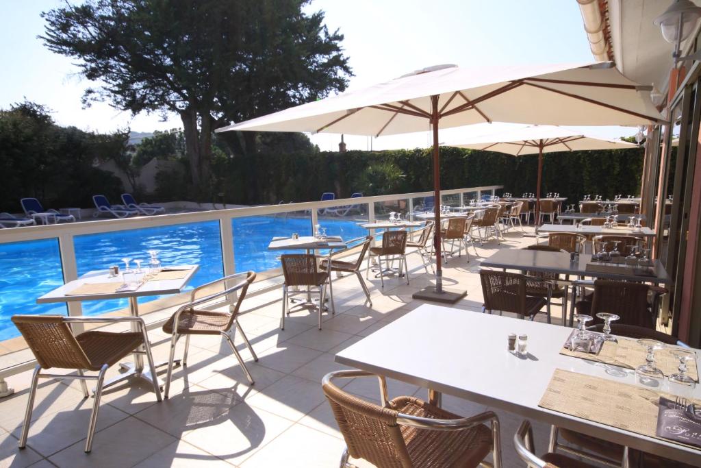 Bazén v ubytování Hotel Arcu Di Sole nebo v jeho okolí