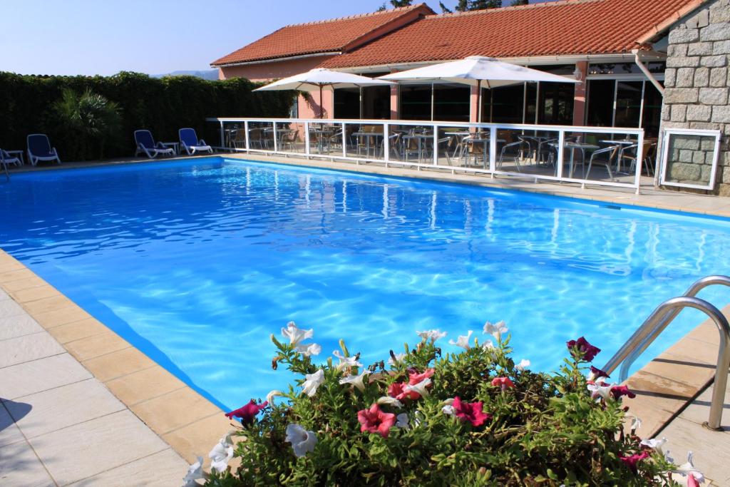 Bazén v ubytování Hotel Arcu Di Sole nebo v jeho okolí