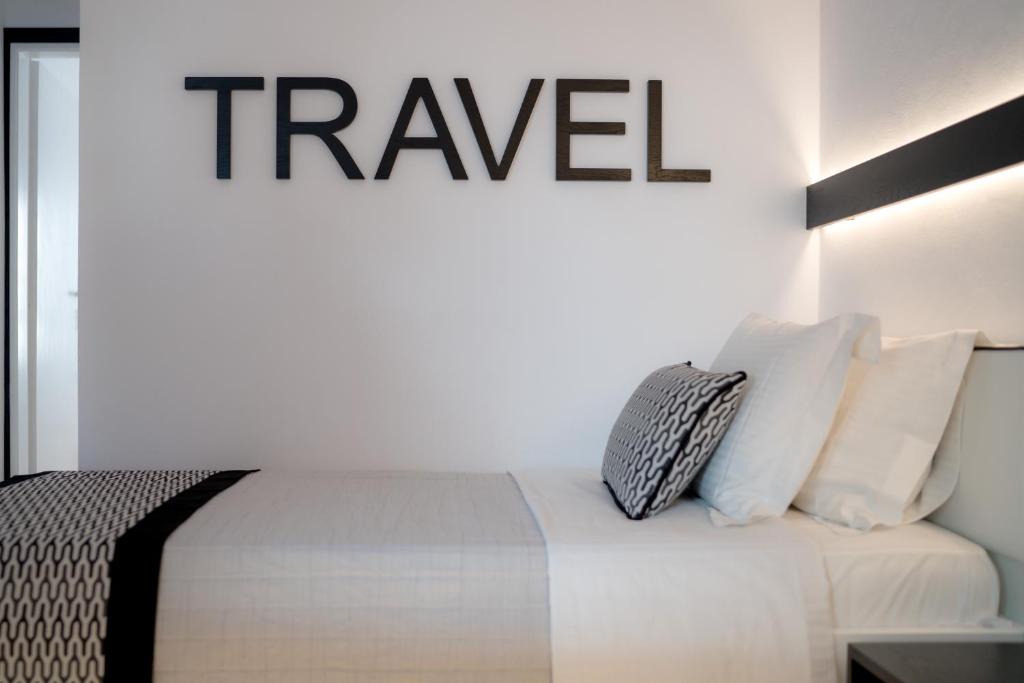 Postel nebo postele na pokoji v ubytování Divelia Hotel