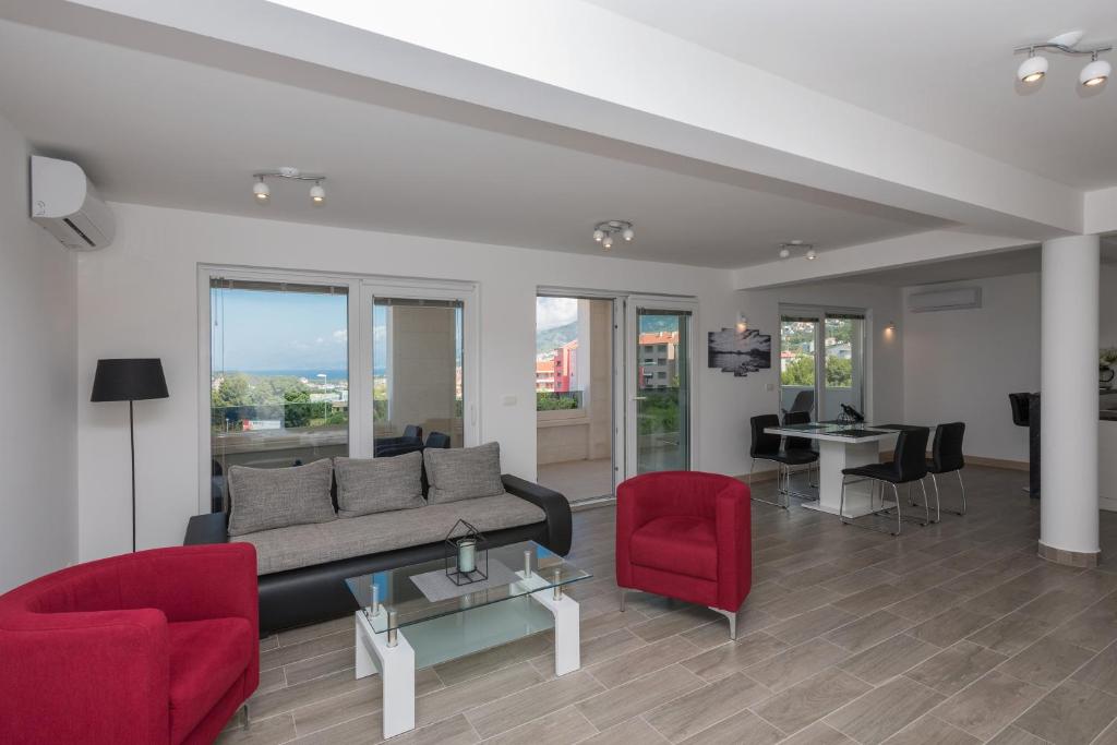 TV a/nebo společenská místnost v ubytování Apartments Villa Hadria