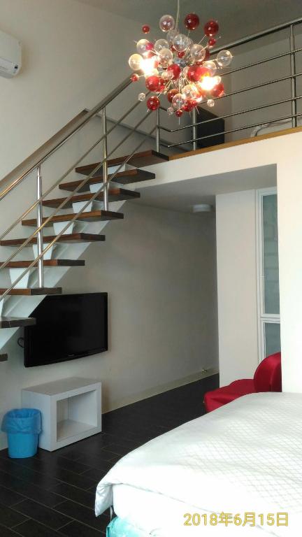 TV a/nebo společenská místnost v ubytování SKY square Homestay