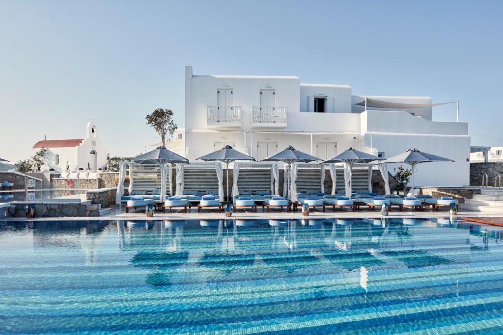 Bazén v ubytovaní Myconian Kyma, a Member of Design Hotels alebo v jeho blízkosti