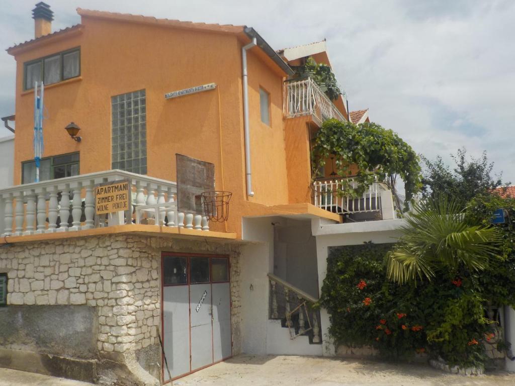 Budova, kde se apartmán nachází