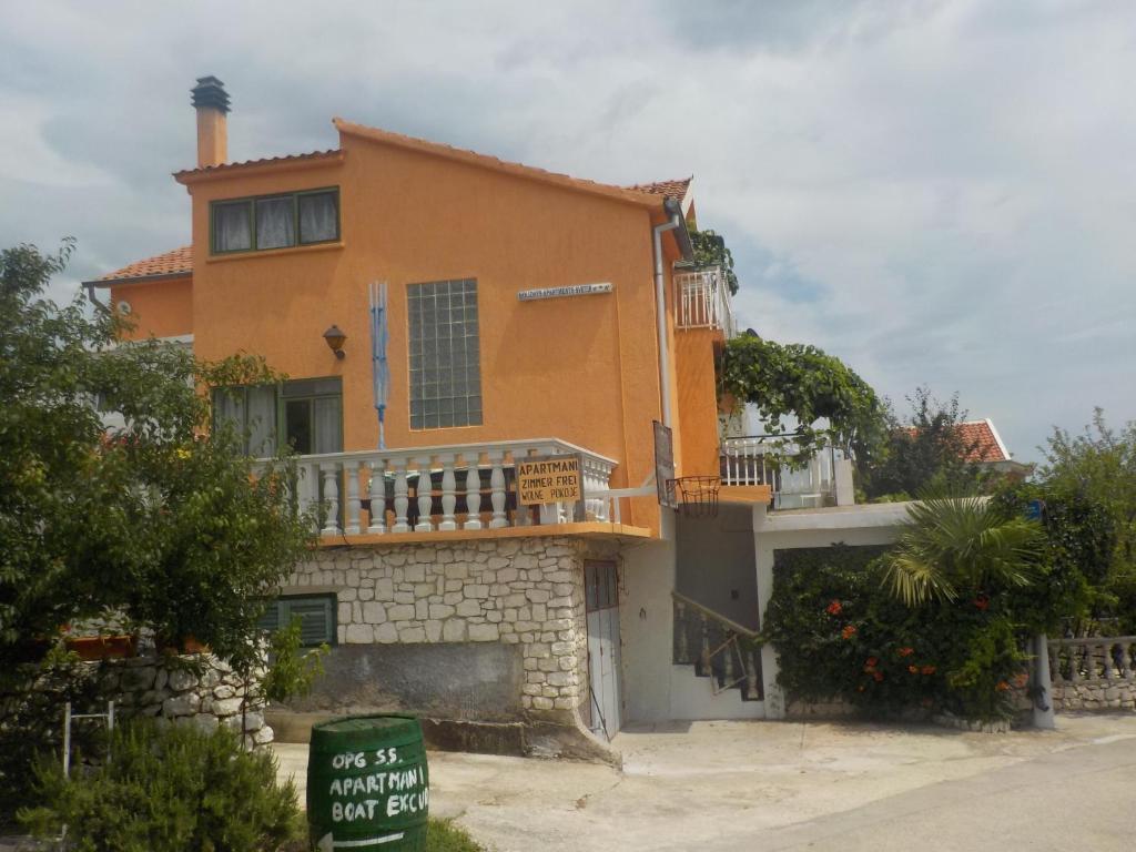 Budova, kde se apartmán nachází