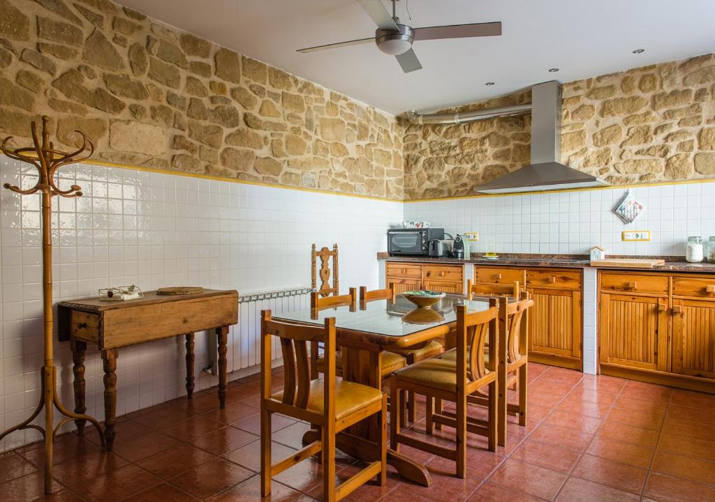 Kuchyň nebo kuchyňský kout v ubytování Cal Tomas, Ecoturisme Terra Alta