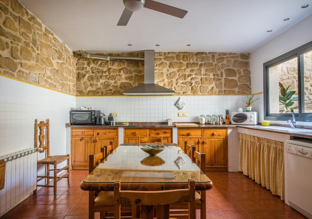 Kuchyň nebo kuchyňský kout v ubytování Cal Tomas, Ecoturisme Terra Alta
