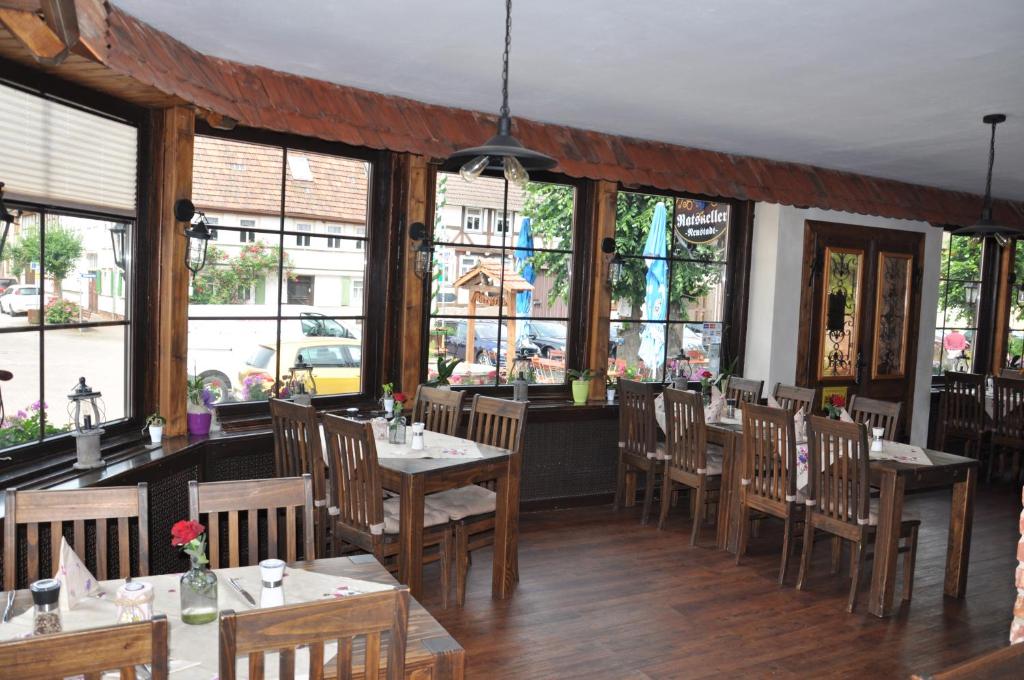 Restoran või mõni muu söögikoht majutusasutuses Hotel Ratskeller
