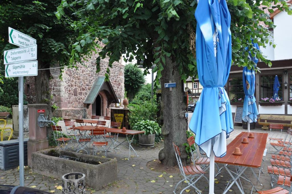 Aed väljaspool majutusasutust Hotel Ratskeller
