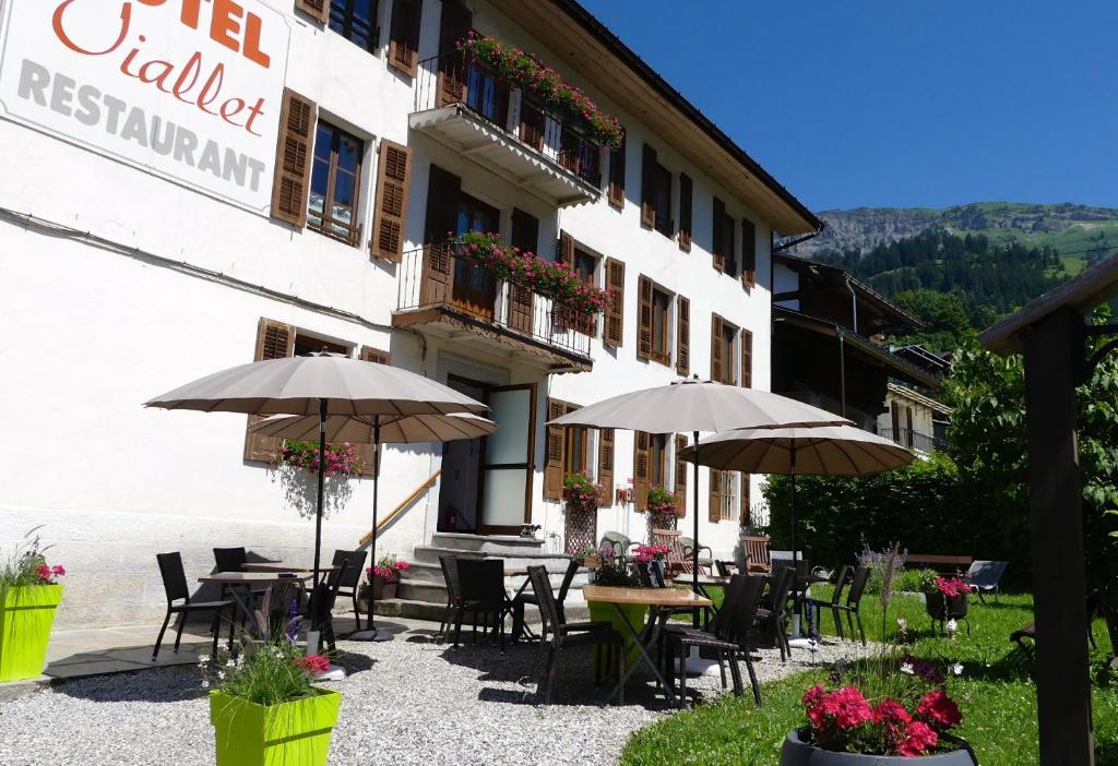 Nespecifikovaný výhled na hory nebo výhled na hory při pohledu z hotelu