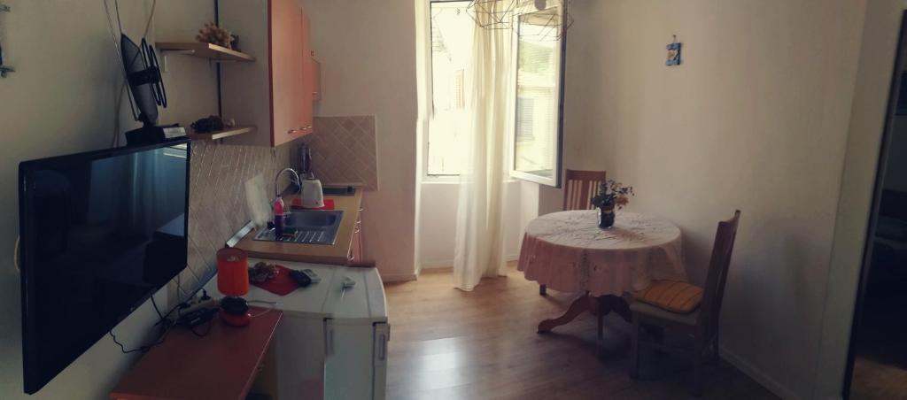 TV a/nebo společenská místnost v ubytování Apartments Ani