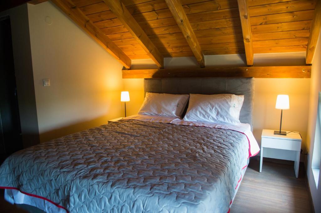 Łóżko lub łóżka w pokoju w obiekcie Agios Mamas Resort