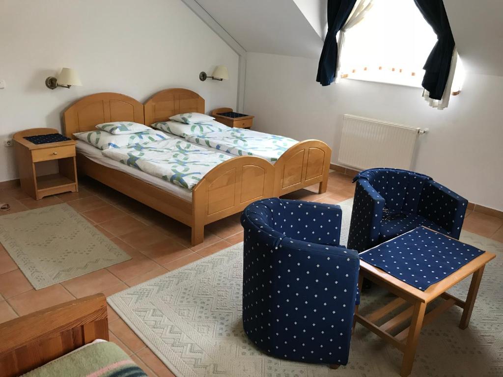Postel nebo postele na pokoji v ubytování Silvanus Panzió