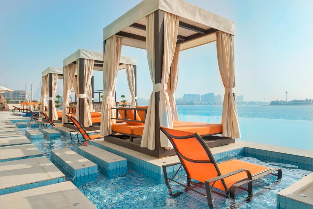 Bazén v ubytování Royal Central Hotel and Resort The Palm nebo v jeho okolí