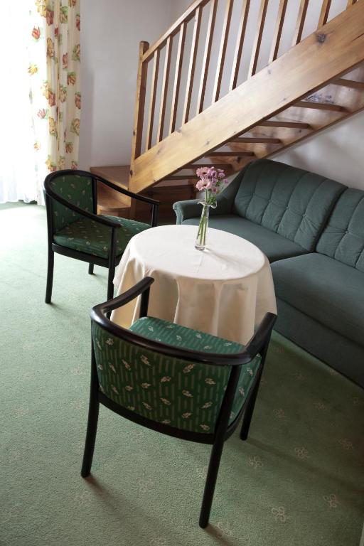 Posedenie v ubytovaní Hotel Neue Burg