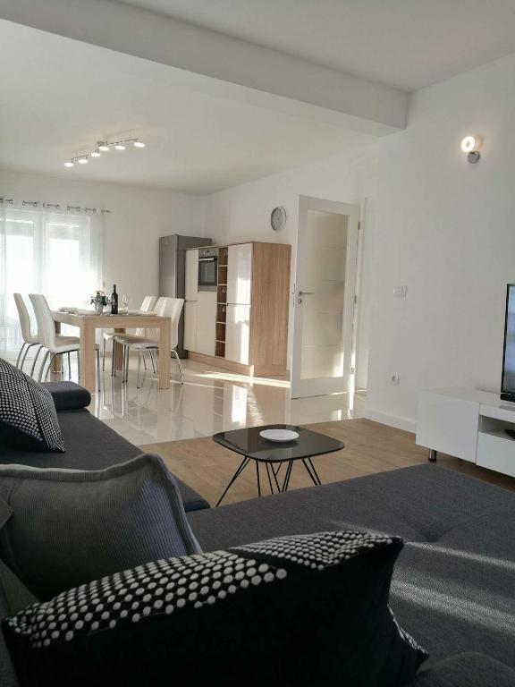 Kuchyňa alebo kuchynka v ubytovaní Holiday Home Bajlo apartment with three bedrooms