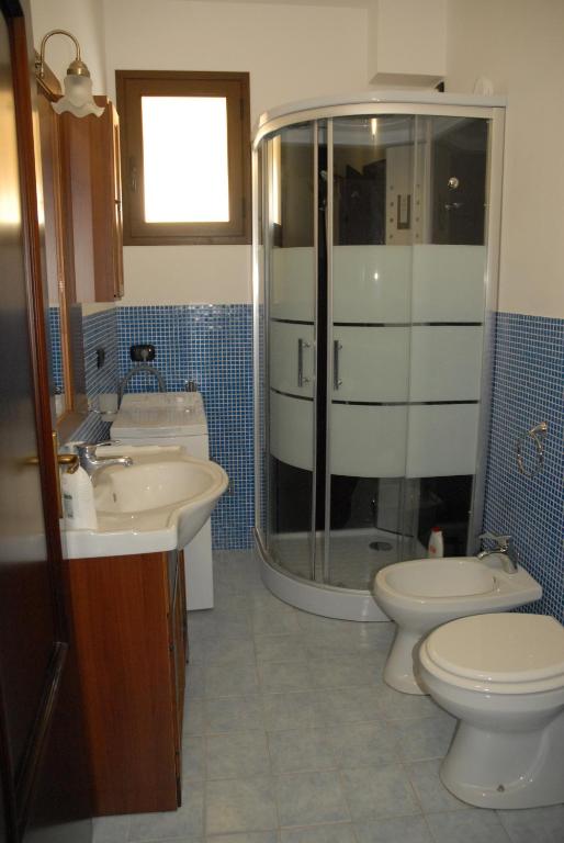 A bathroom at Oasi Tortuga Residence Piscina e barbecue h24