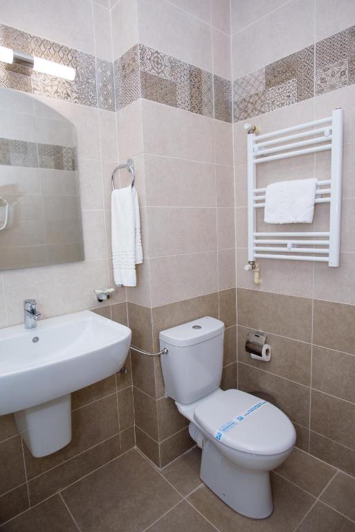 Koupelna v ubytování Hotel Maryiotis