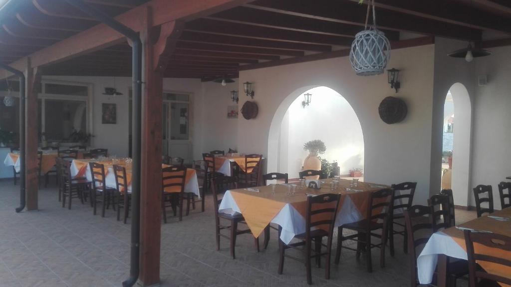 A restaurant or other place to eat at Agriturismo Serra Vecchia