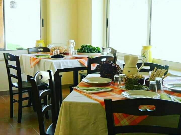 A restaurant or other place to eat at Agriturismo Serra Vecchia