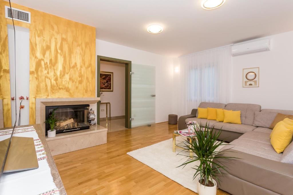 Posedenie v ubytovaní Villa Sweet Home Marija With Heated Pool