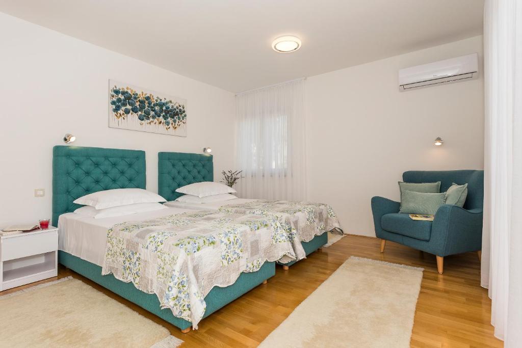 Posteľ alebo postele v izbe v ubytovaní Villa Sweet Home Marija With Heated Pool
