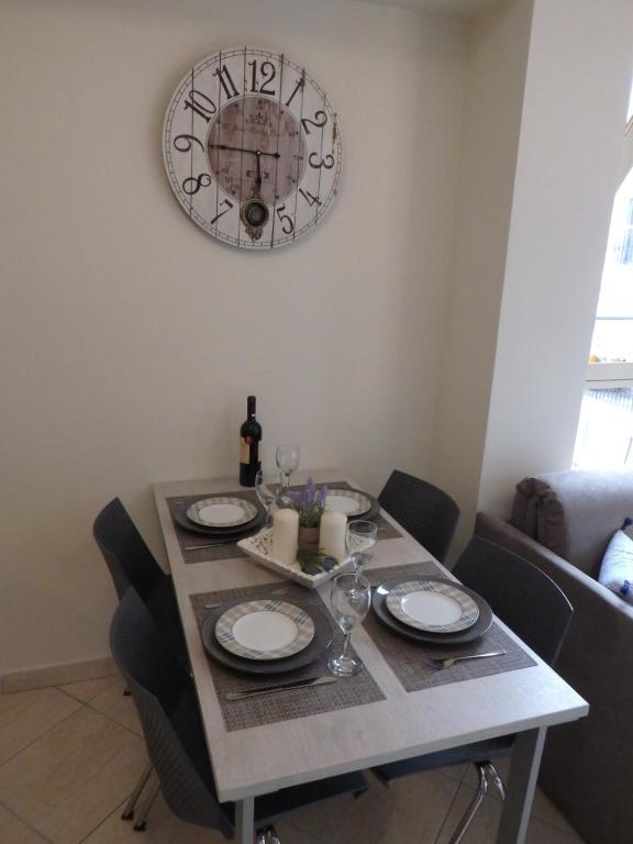 Lion Apartment Sunset - 15