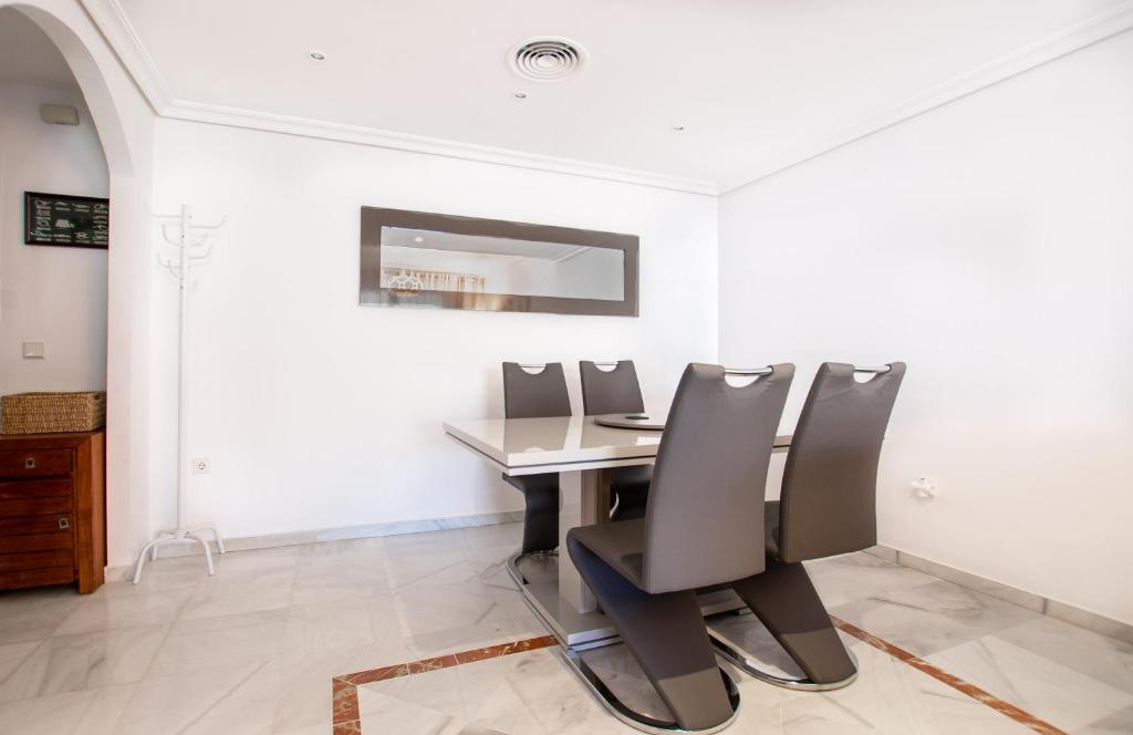 Posedenie v ubytovaní Bonito apartamento en Nueva Andalucia