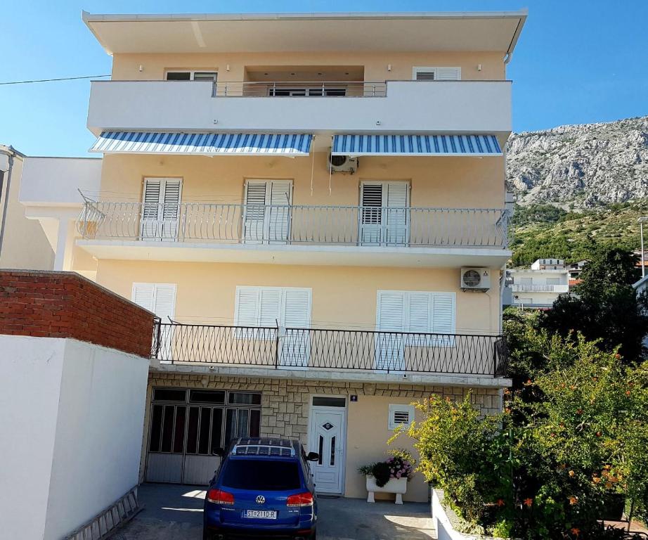 Budova, v ktorej sa apartmán nachádza