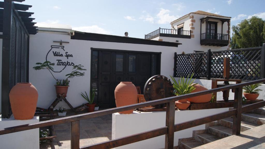 A balcony or terrace at Villa Spa Las Tinajas