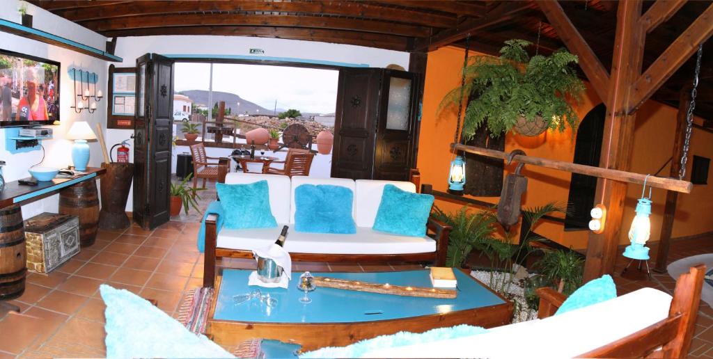 A television and/or entertainment centre at Villa Spa Las Tinajas