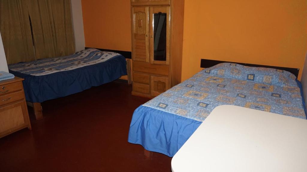 Ліжко або ліжка в номері Tour Hostal Wanka