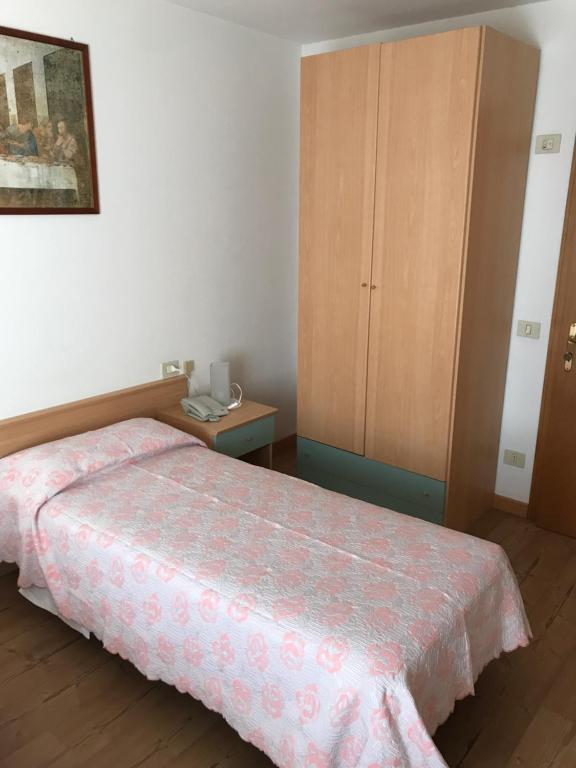 Postel nebo postele na pokoji v ubytování Albergo Dolomiti