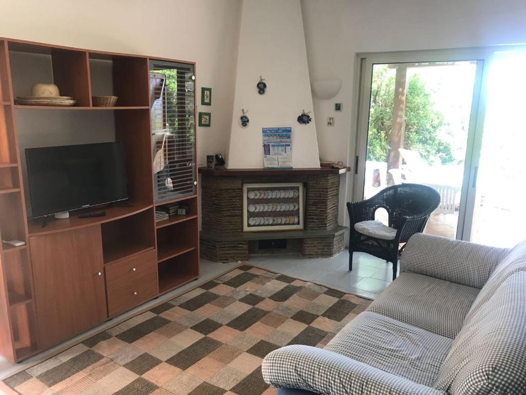 Телевизор и/или развлекательный центр в Casa La Pelosa Beach